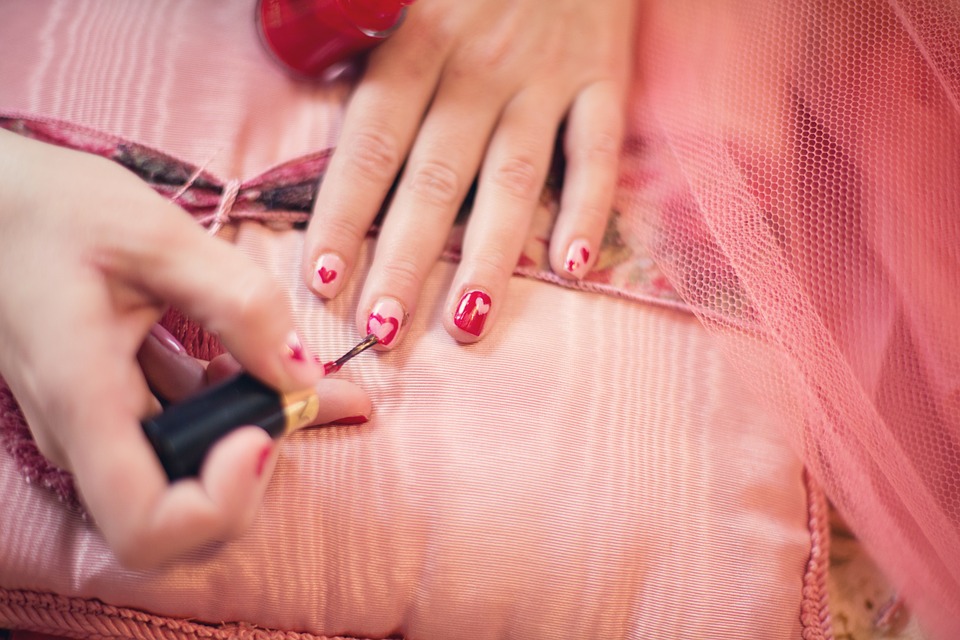 Cheveux et ongles : les secrets pour les garder en santé