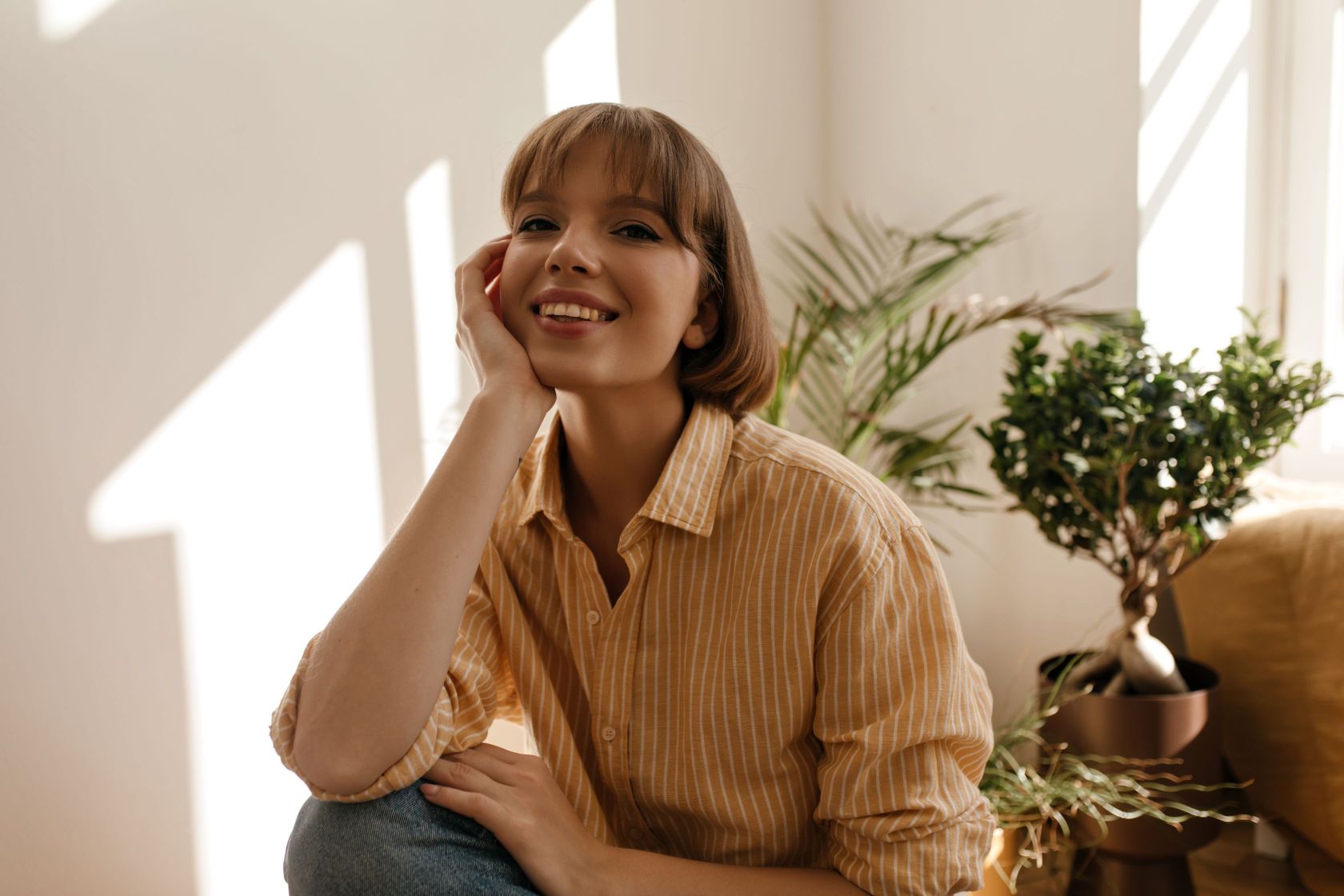 Jeune femme heureuse et apaisée