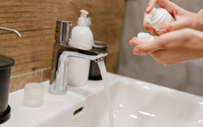 Comment faire un nettoyage de peau régulier à la maison