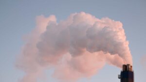 Usine qui pollue l'air