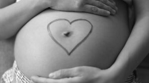 Ventre d'une femme enceinte